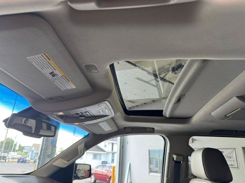 Used 2018 Chevrolet Suburban Premier AWD/4WD image 13