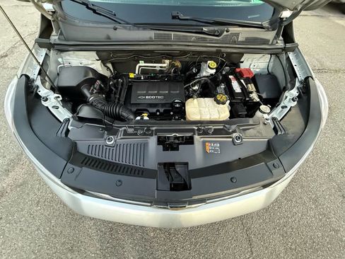 Used 2019 Chevrolet Trax LT w/ LT Convenience Package image 15