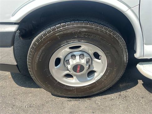 Used 2023 GMC Savana 2500 w/ Driver Convenience Package image 11