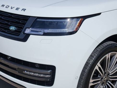 Used 2025 Land Rover Range Rover SE image 8