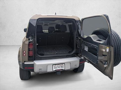 Used 2025 Land Rover Defender 110 S image 7