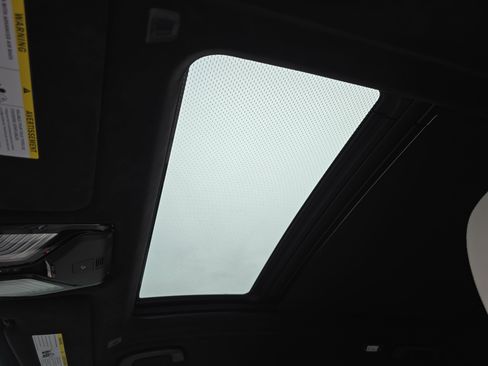 Used 2025 BMW X7 M60i image 32