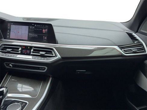 Used 2022 BMW X5 M50i image 19