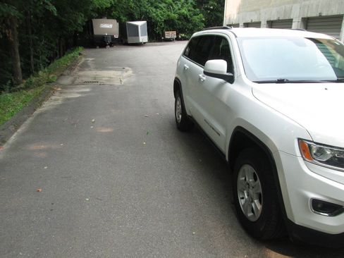 Used 2016 Jeep Grand Cherokee Laredo w/ Quick Order Package 23E AWD/4WD image 5