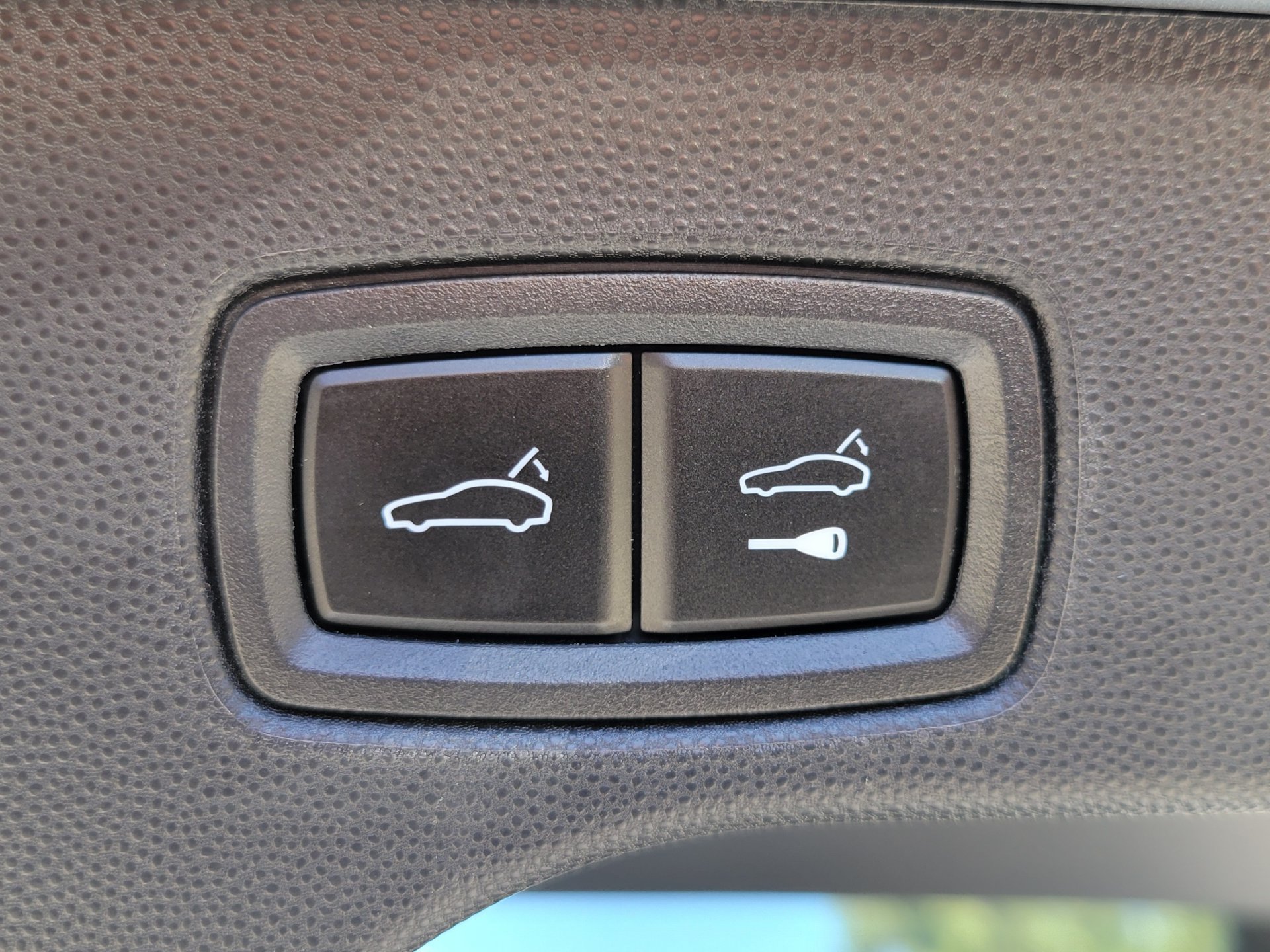 Used 2025 Porsche Macan Electric RWD image 30