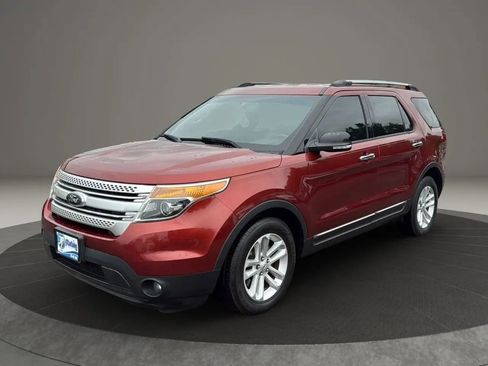 Used 2014 Ford Explorer XLT w/ Equipment Group 202A image 10