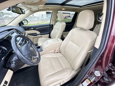 Used 2015 Toyota Highlander Limited Platinum AWD/4WD image 19