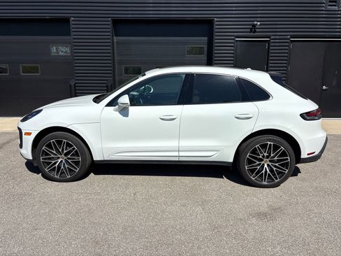 Used 2026 Porsche Macan AWD/4WD image 4