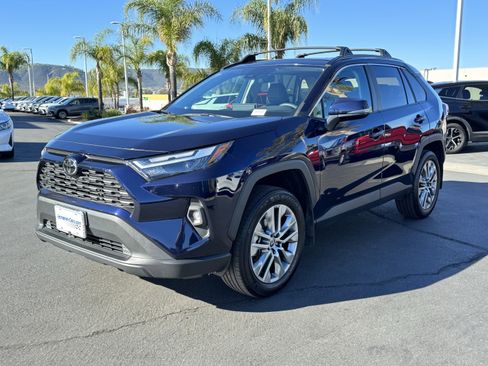 Used 2022 Toyota RAV4 XLE Premium image 5