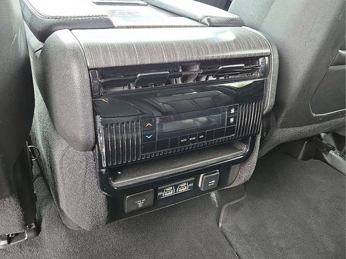 Used 2024 Jeep Wagoneer Series II w/ Flexible Seating Group image 16