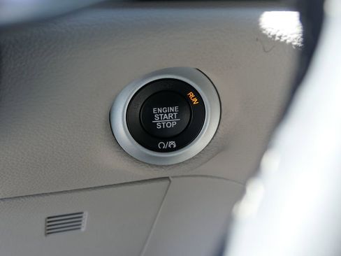 Used 2022 Chrysler Pacifica Touring-L FWD image 16