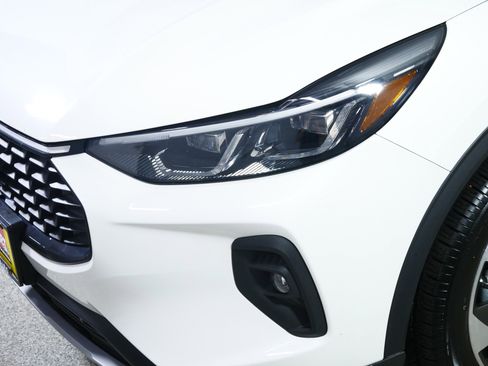 Used 2024 Ford Escape Platinum image 16