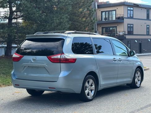 Used 2016 Toyota Sienna LE image 6