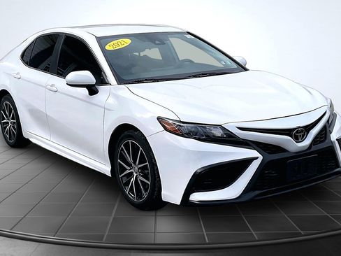 Used 2021 Toyota Camry SE image 12