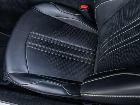 Used 2022 Aston Martin V8 Vantage Coupe RWD image 24