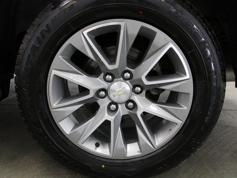 Used 2019 Chevrolet Silverado 1500 High Country w/ Safety Package II AWD/4WD image 10