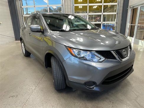 Used 2019 Nissan Rogue Sport S image 7