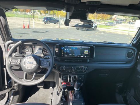 Used 2025 Jeep Wrangler Unlimited Rubicon image 33