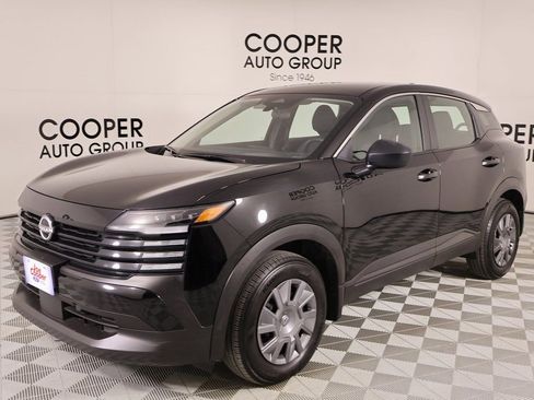 Used 2025 Nissan Kicks S image 9