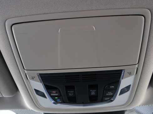 Used 2023 Acura MDX w/ Technology Package FWD image 43
