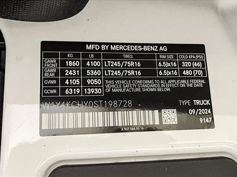 Used 2025 Mercedes-Benz Sprinter 2500 image 24