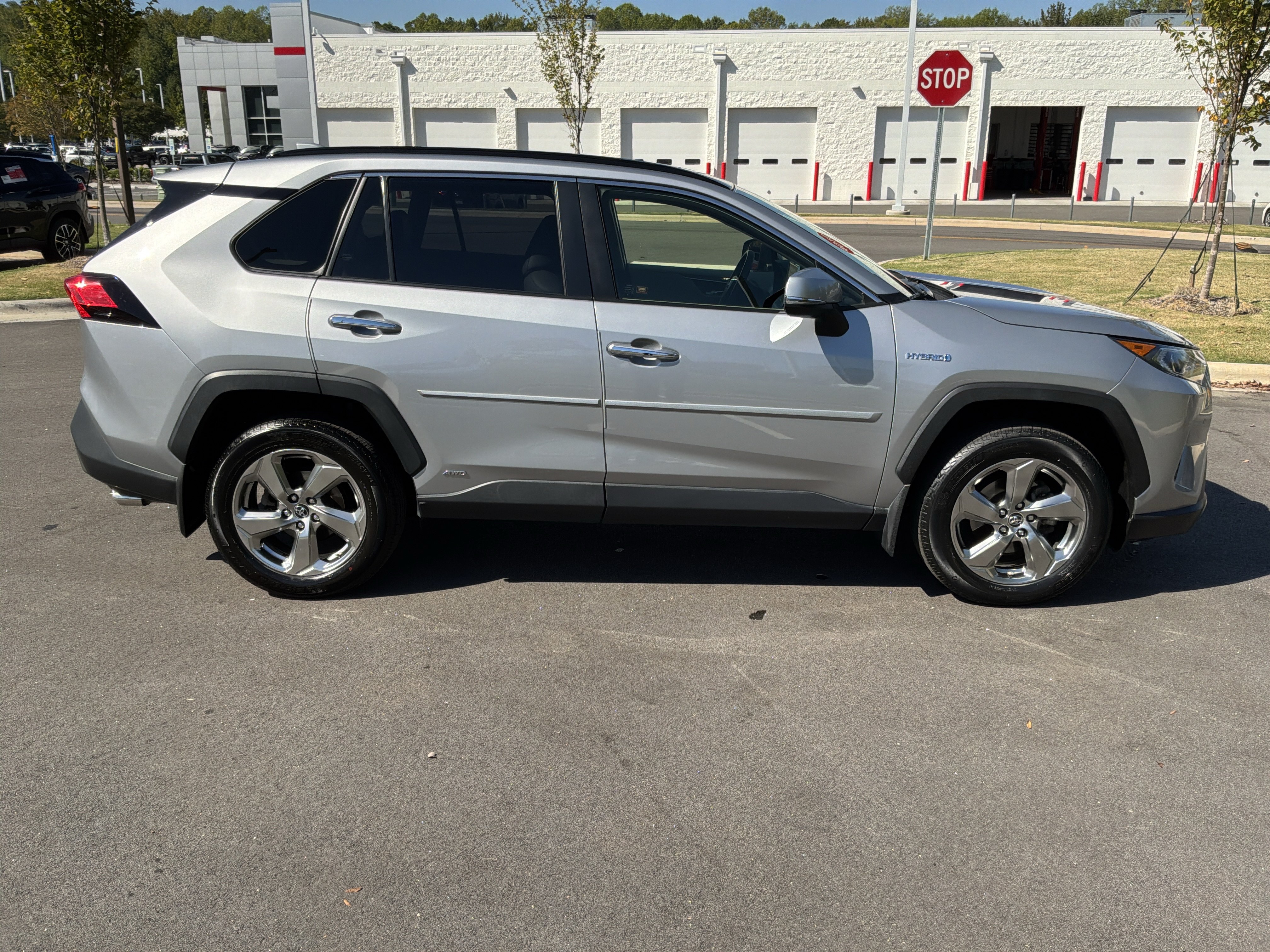 Used 2019 Toyota RAV4 Limited AWD/4WD image 11