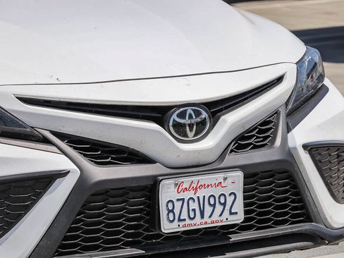 Used 2022 Toyota Camry SE FWD image 5
