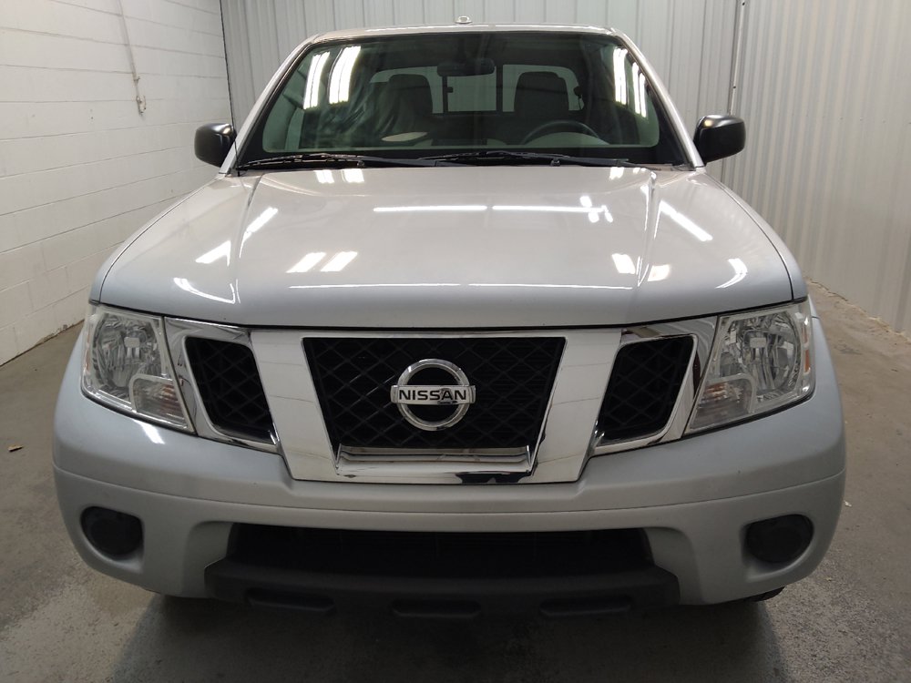 Used 2018 Nissan Frontier SV AWD/4WD image 2