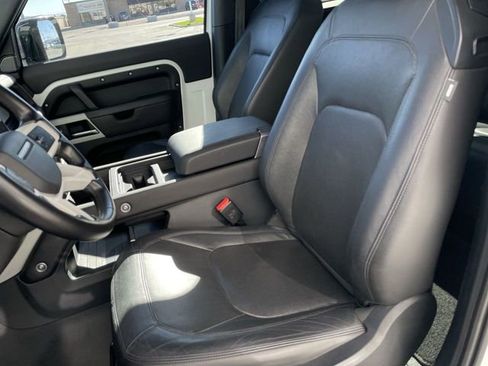 Used 2024 Land Rover Defender 90 S image 11