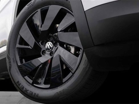 New 2026 Volkswagen Atlas SE image 3