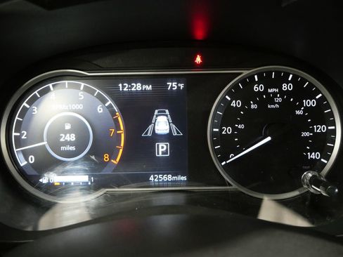 Used 2025 Nissan Versa SV FWD image 14