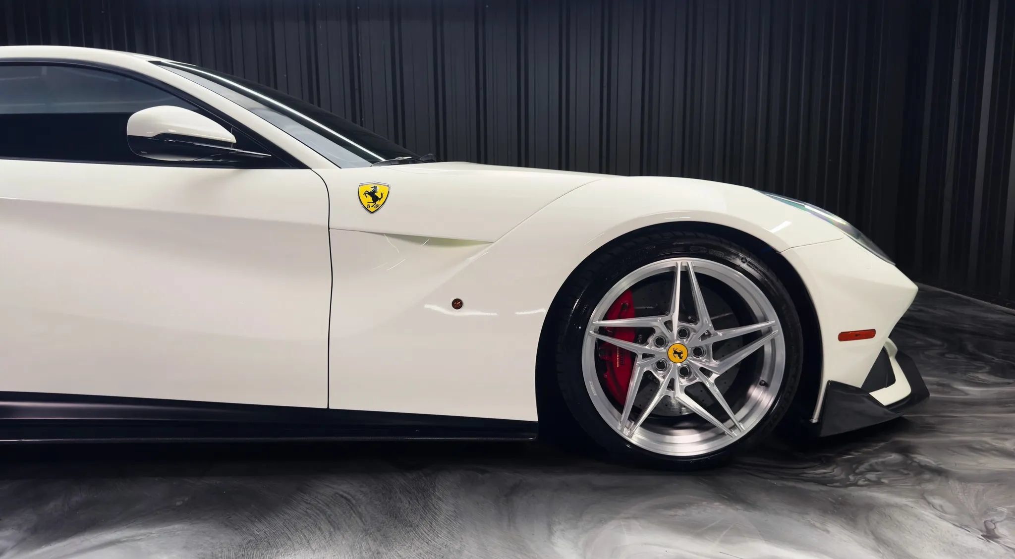 Used 2015 Ferrari F12 Berlinetta RWD image 7