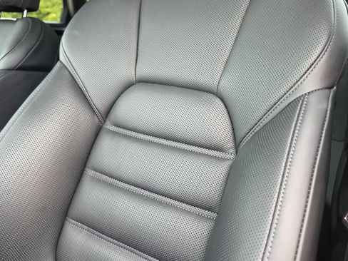 Used 2026 Porsche Macan AWD/4WD image 13