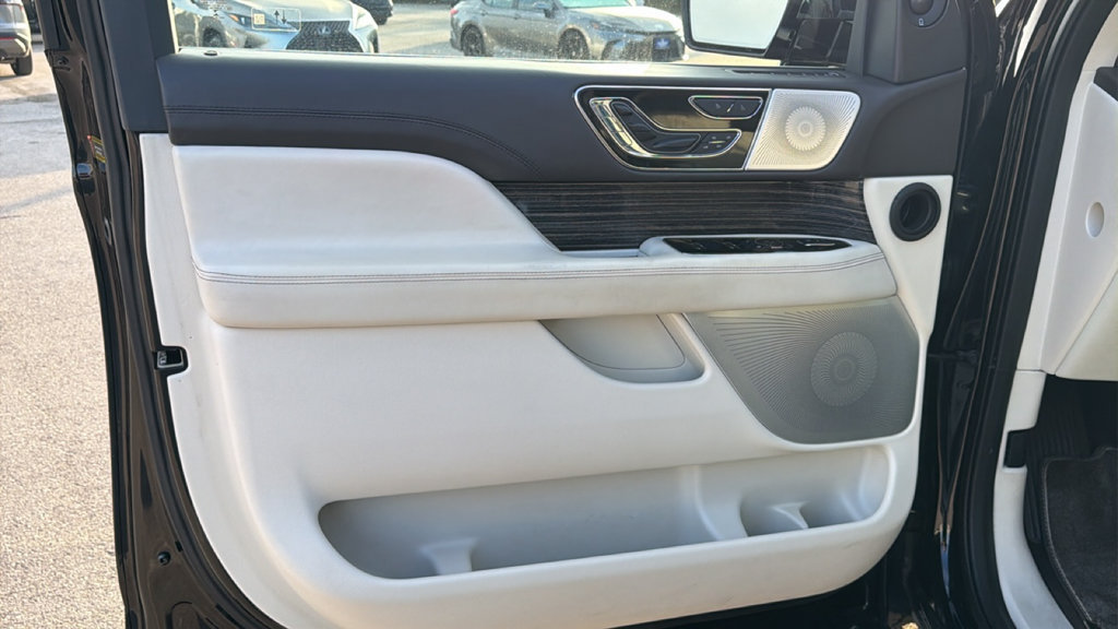 Used 2022 Lincoln Navigator Black Label AWD/4WD image 12