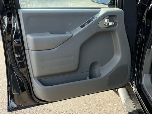 Used 2021 Nissan Frontier SV w/ Midnight Edition Floor Mats image 24