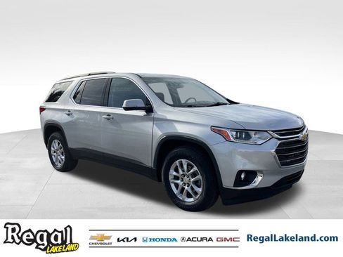 Used 2020 Chevrolet Traverse LT image 1