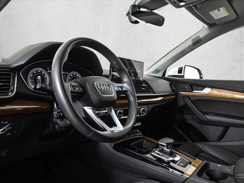 Used 2023 Audi Q5 2.0T Premium Plus w/ Premium Plus Package AWD/4WD image 10