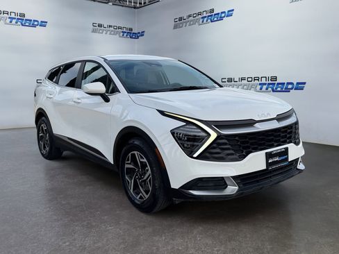 Used 2024 Kia Sportage LX image 3