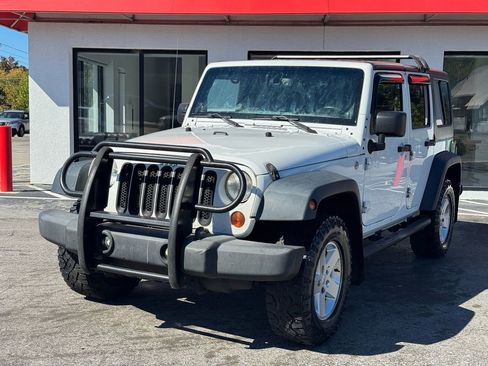 Used 2013 Jeep Wrangler Unlimited Sport image 3