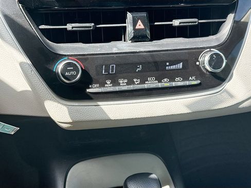 Used 2020 Toyota Corolla LE FWD image 16