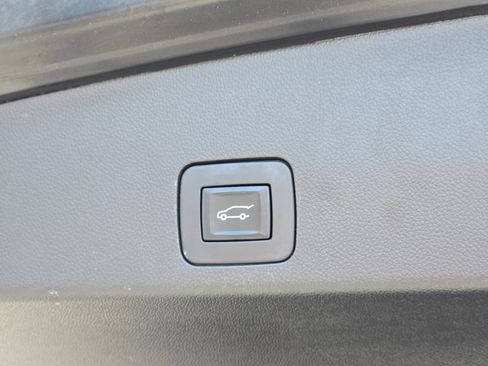 Used 2022 Buick Encore GX Select w/ Sport Touring Package FWD image 21