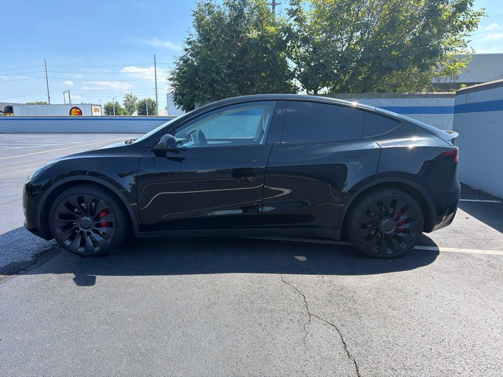 Used 2023 Tesla Model Y Performance AWD/4WD image 2