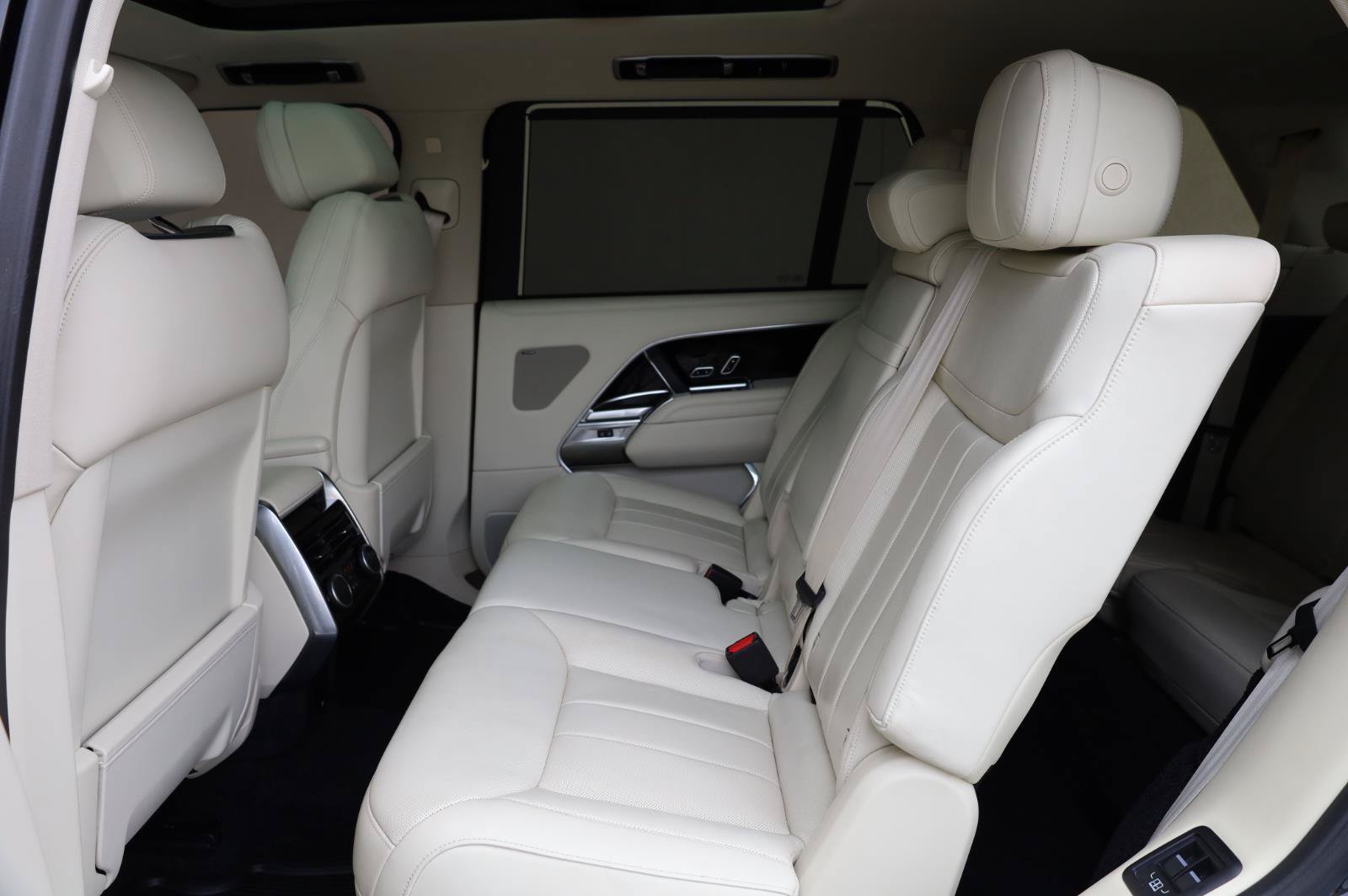Used 2024 Land Rover Range Rover Long Wheelbase SE AWD/4WD image 24