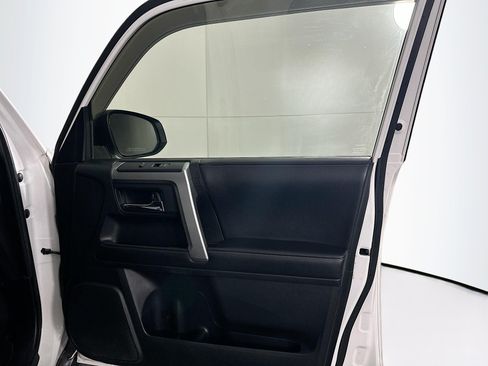 Used 2019 Toyota 4Runner SR5 AWD/4WD image 30