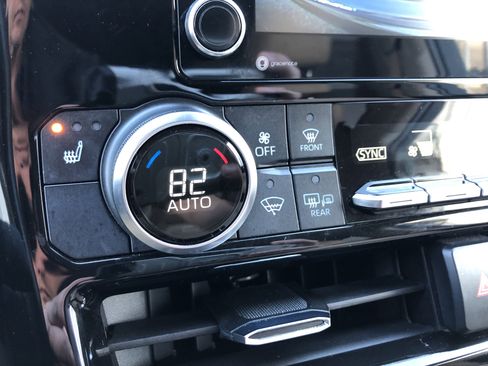 Used 2022 Toyota Highlander XLE image 26