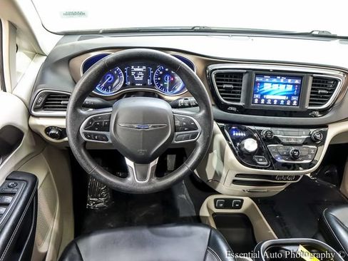 Used 2021 Chrysler Voyager Lxi FWD image 3