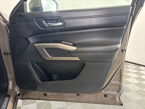 Used 2024 Nissan Pathfinder Platinum w/ Cargo Package image 29