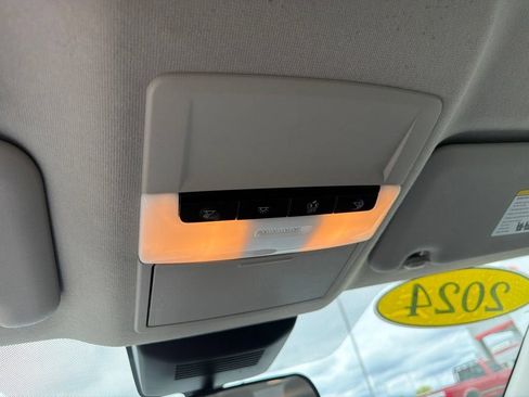 Used 2024 Nissan Sentra SV FWD image 17