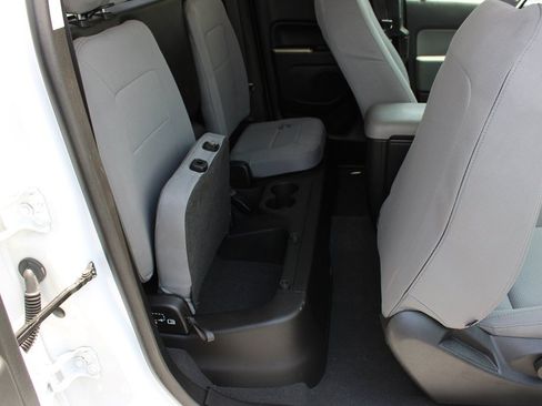Used 2022 Chevrolet Colorado W/T w/ WT Convenience Package RWD image 19