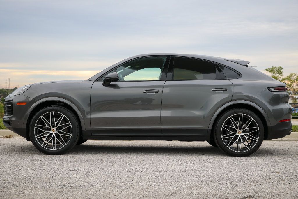 Certified 2024 Porsche Cayenne Coupe AWD/4WD image 2